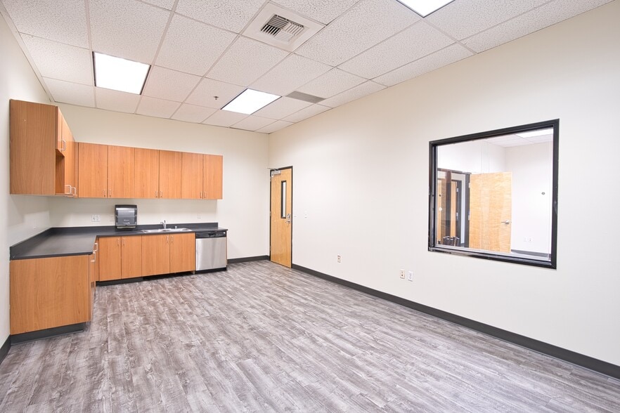 More Photos Of 7817 S 210th St, Kent Unknown For Lease