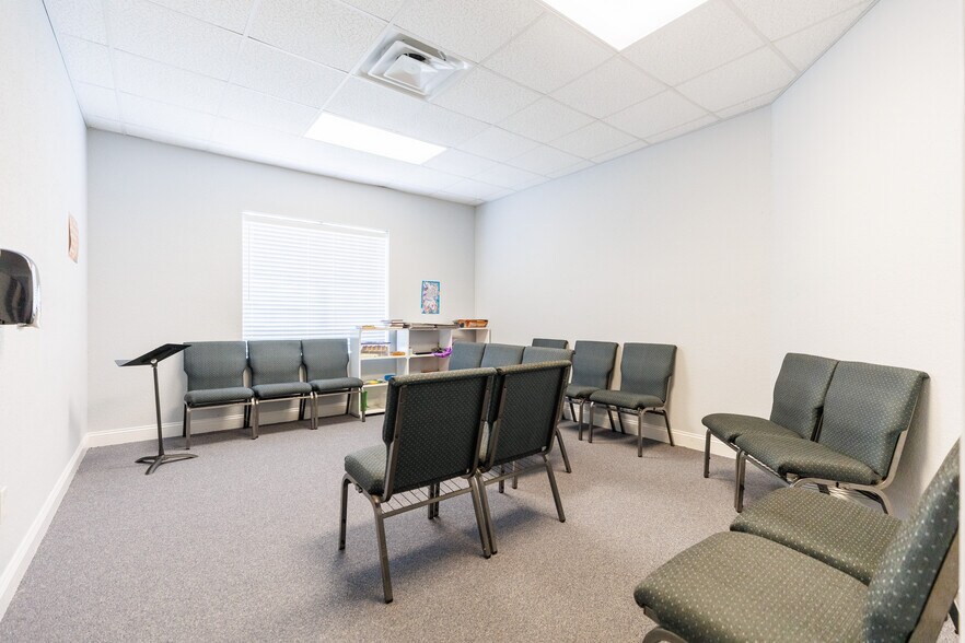 More Photos Of 37 E Main St, Lakeland Flex For Sale