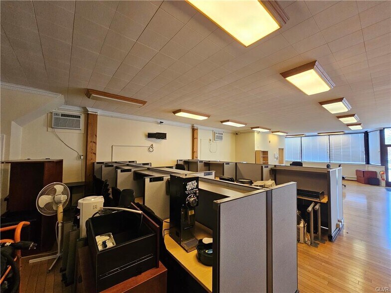 More Photos Of 719 Durham Rd, Riegelsville Storefront Retail Residential For Lease