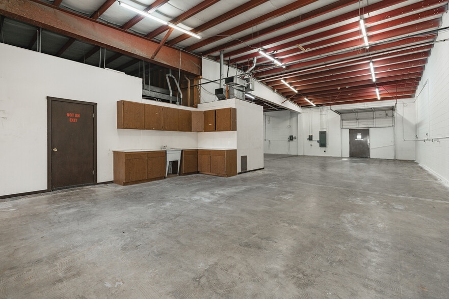 More Photos Of 418 E 3rd St, Loveland Light Manufacturing For Sale