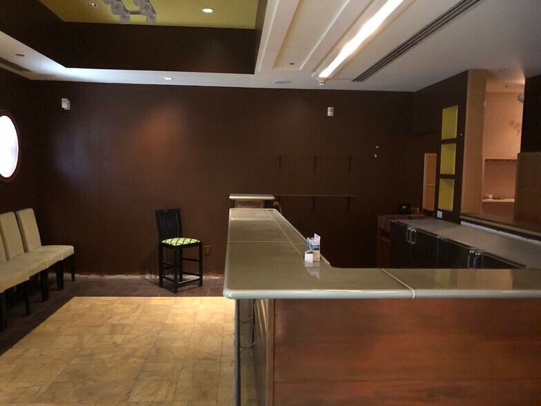More Photos Of 127 W 4th St, Cincinnati Restaurant For Lease
