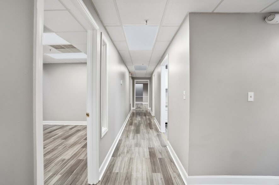 More Photos Of 4753-4759 Cornell Rd, Blue Ash Medical For Sale
