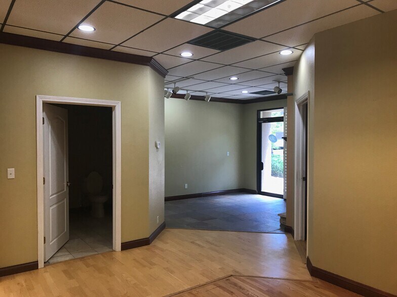 More Photos Of 1501 W Campus Dr, Littleton Flex For Sale