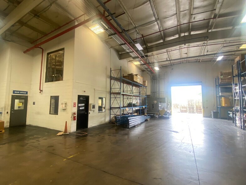 More Photos Of 695 Tower Dr, Kennedale Distribution For Lease