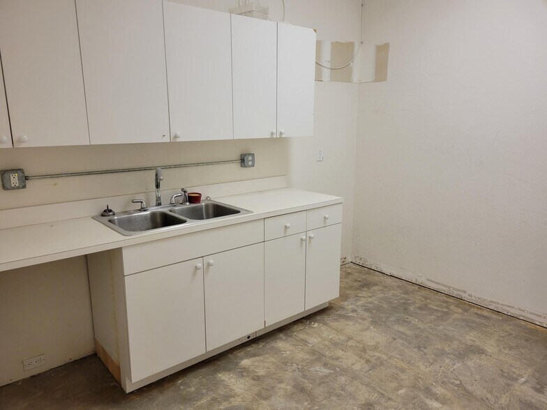 More Photos Of 1700 Tamiami Trl, Port Charlotte Unknown For Lease