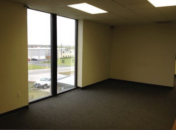 More Photos Of 200 Trademark St, Buda Warehouse For Lease