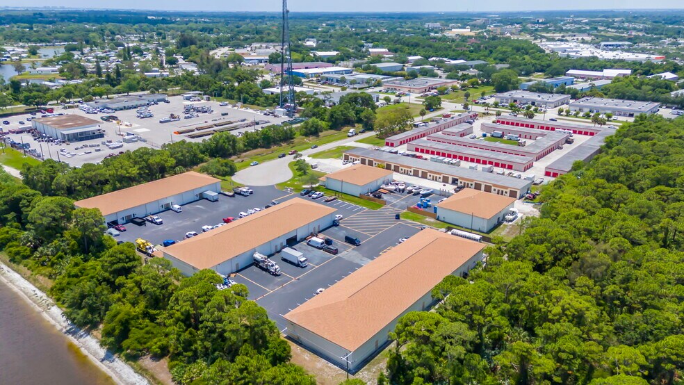 More Photos Of 1013 SE Holbrook Ct, Port Saint Lucie Warehouse For Sale