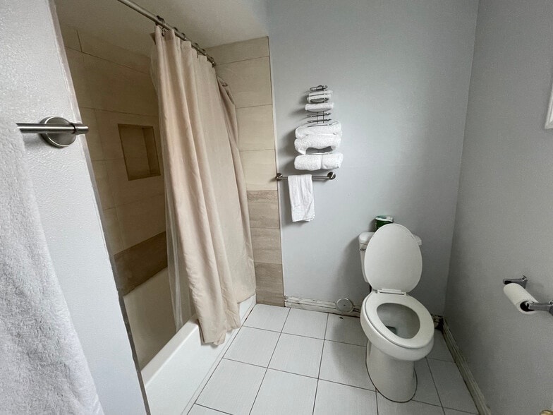 More Photos Of 1018 E Orangethorpe Ave, Anaheim Hotel For Sale