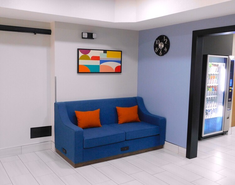 More Photos Of 1823 W Reynolds St, Pontiac Hotel For Sale