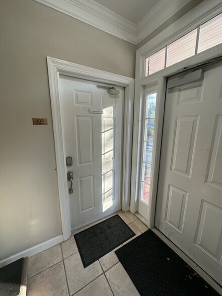 More Photos Of 6501 Creedmoor Rd, Raleigh Office Residential For Lease