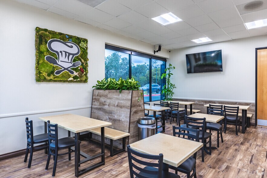 More Photos Of 5625 Ruffin Rd, San Diego Office For Sale