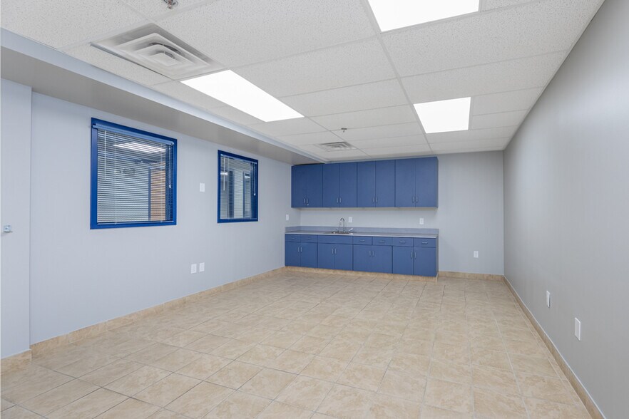 More Photos Of 411 Commerce Ln, West Berlin Medical For Sale