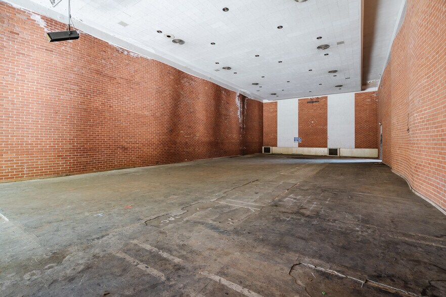 More Photos Of 7677 W Sunset Blvd, Los Angeles General Retail For Sale