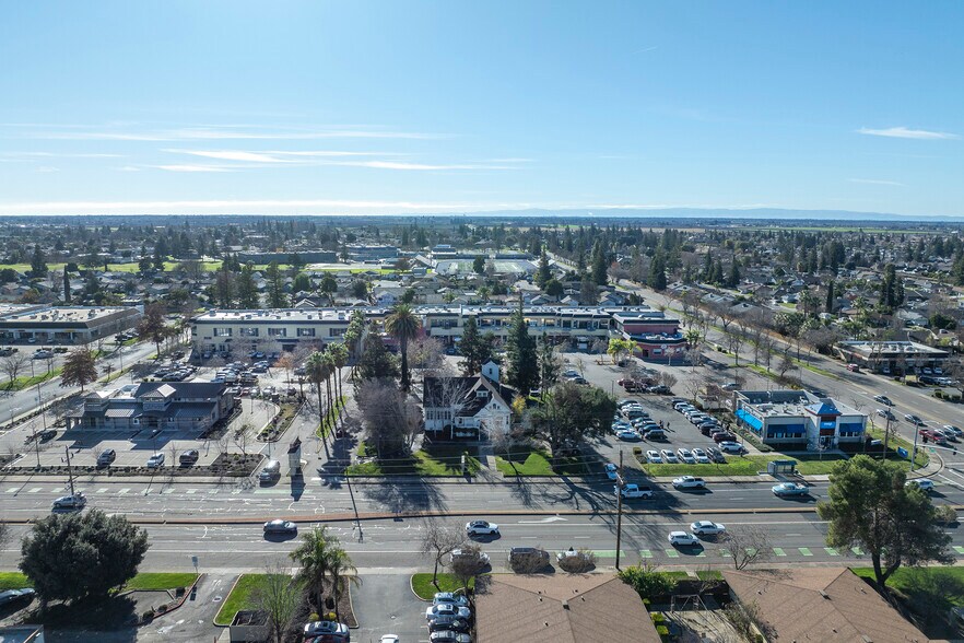 More Photos Of 1110 W Kettleman Ln, Lodi Unknown For Lease