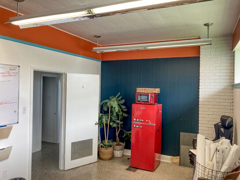 More Photos Of 2001 Ridgelake Dr, Metairie Freestanding For Lease