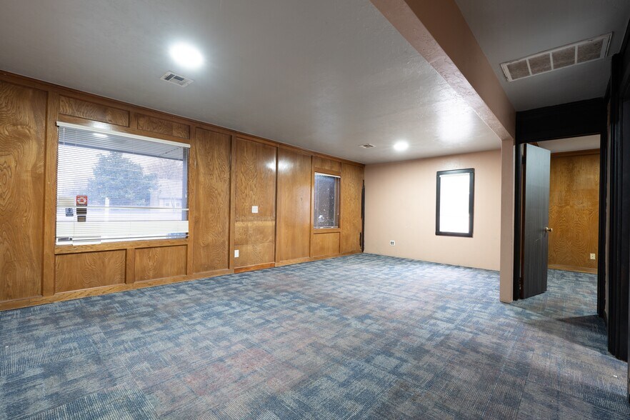 More Photos Of 3501 N Rockwell Ave, Bethany Office For Sale