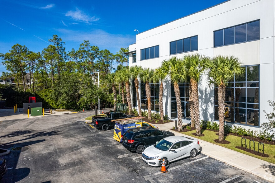 More Photos Of 3520 Kraft Rd, Naples Office For Lease