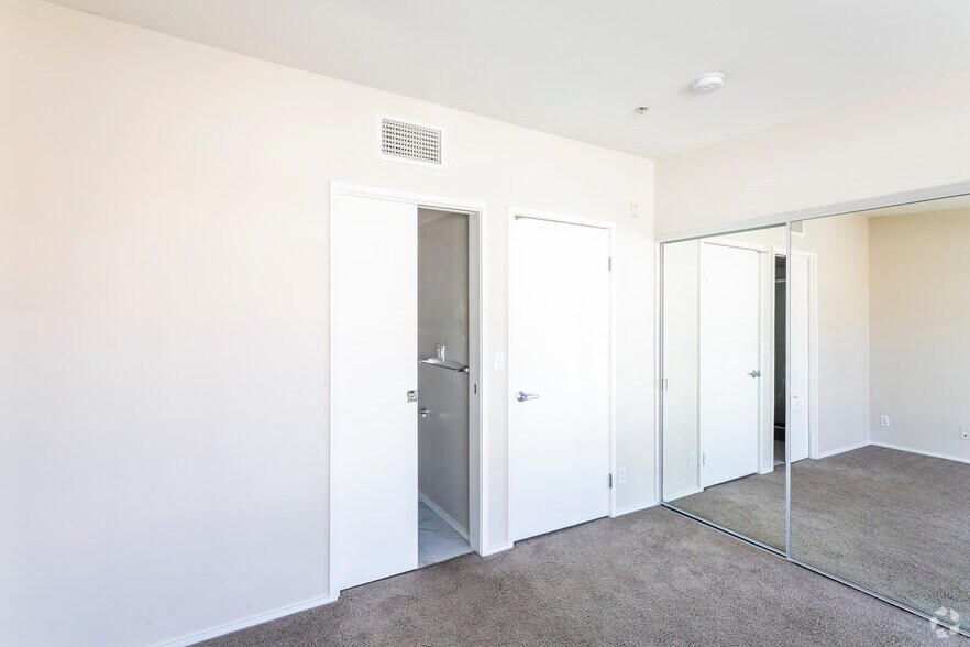More Photos Of 2015 Hancock St, San Diego Apartments For Sale