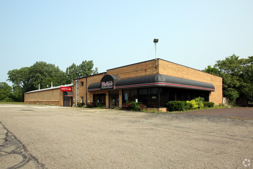 Primary Photo Of 556 Barber Rd, Barberton Auto Dealership For Sale
