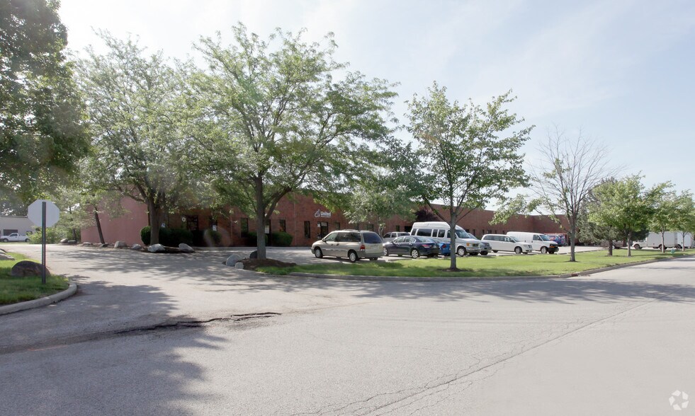 More Photos Of 8727 Commerce Park Pl, Indianapolis Light Distribution For Lease