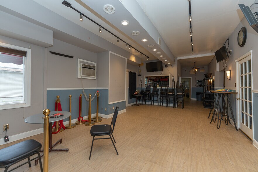 More Photos Of 117 N Lake Ave, Albany Storefront Retail Residential For Sale