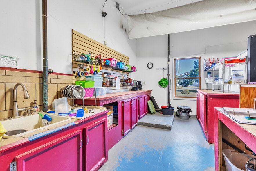 More Photos Of 203 Long Plain Rd, Whately Service For Sale