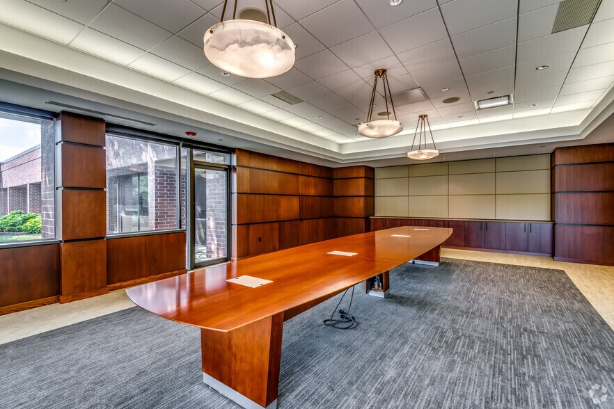 More Photos Of 11950 W Lake Park Dr, Milwaukee Office For Sale