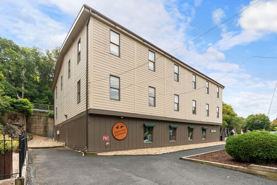 More Photos Of 50 Middlebrook Ave, Staunton Storefront For Sale