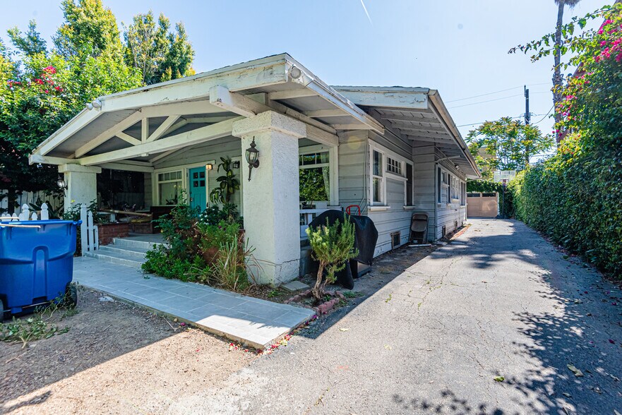 Primary Photo Of 1130 N Beachwood Dr, Los Angeles Land For Sale