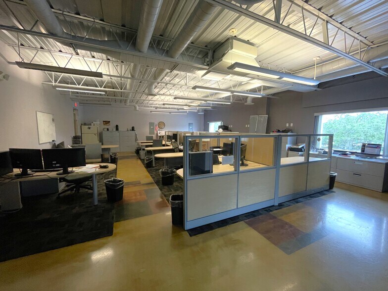 More Photos Of 5402 W Laurel St, Tampa Loft Creative Space For Sale