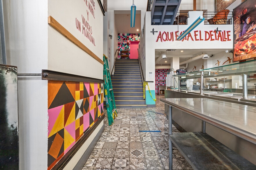 More Photos Of 525-527 Commercial St, San Francisco Restaurant For Lease