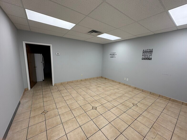 More Photos Of 3309-3329 Northside Dr, Macon-Bibb Unknown For Lease