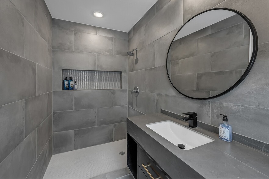 More Photos Of 5415 Carew St, Houston Specialty For Sale