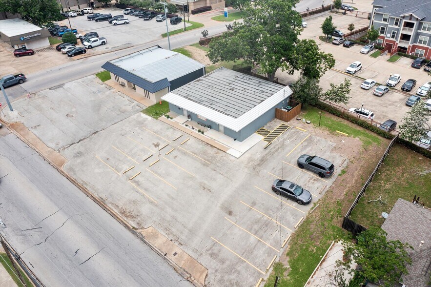 More Photos Of 303 E Academy St, Brenham Flex For Lease