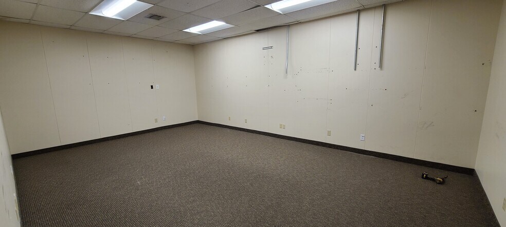 More Photos Of 1110 Collins Blvd E, Richardson Light Manufacturing For Lease