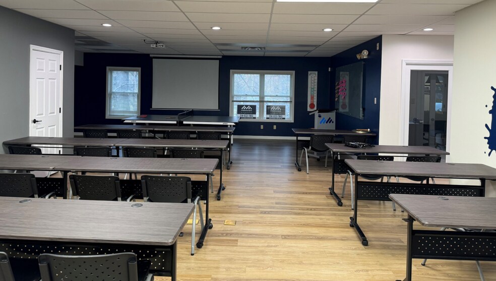 More Photos Of 11406 Gravois Rd, Saint Louis Office For Sale