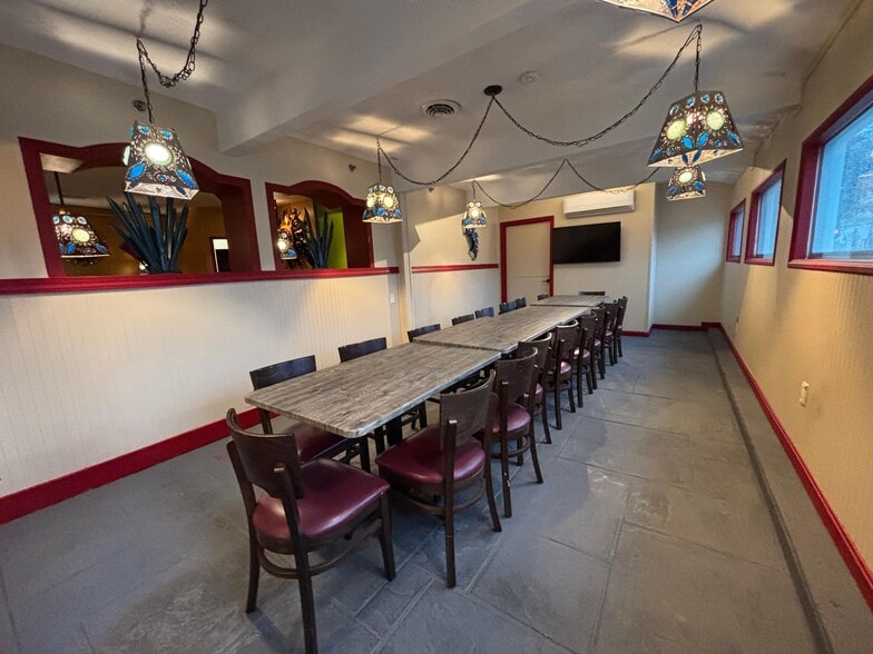 More Photos Of 1705 W Shore Rd, Warwick Restaurant For Lease