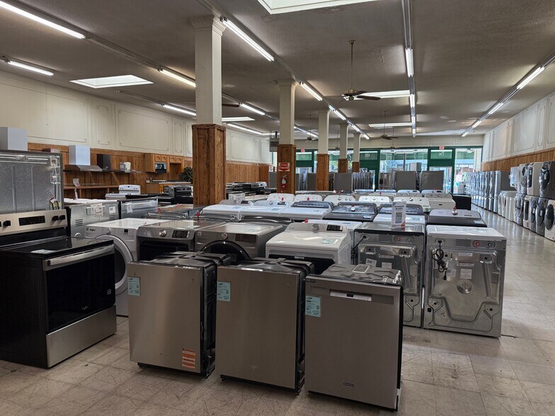 More Photos Of 122 W 7th St, Hanford Storefront Retail Office For Sale