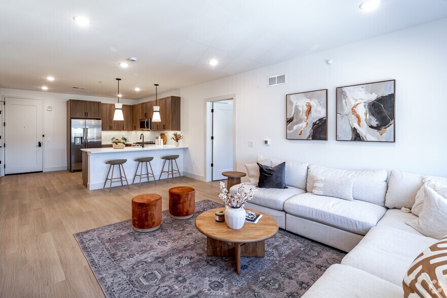 More Photos Of 619 N Maple Ave, Ho-Ho-Kus Apartments For Lease