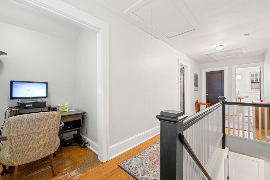 More Photos Of 520 E Maxwell St, Lexington Office For Sale