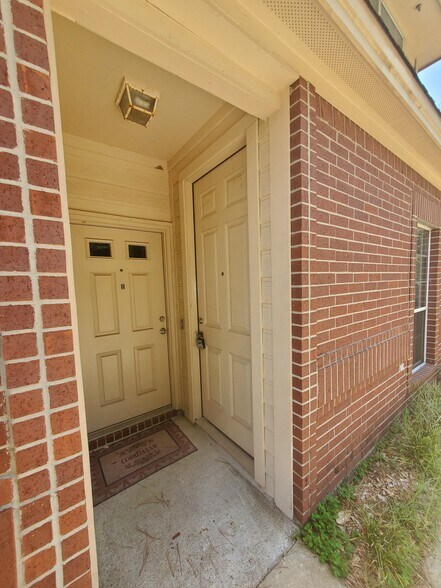 More Photos Of 1700 FM 517 Rd E, Dickinson Loft Creative Space For Lease