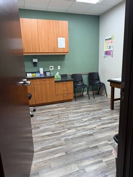 More Photos Of 1315 Chisholm Trail Pky, Duncan Medical For Sale