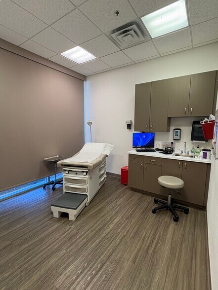 More Photos Of 7373-7375 Peak Dr, Las Vegas Medical For Sale