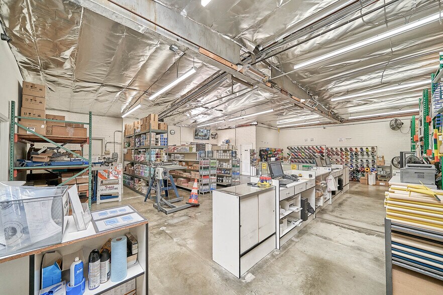 More Photos Of 1977 S Los Angeles St, Los Angeles Distribution For Sale