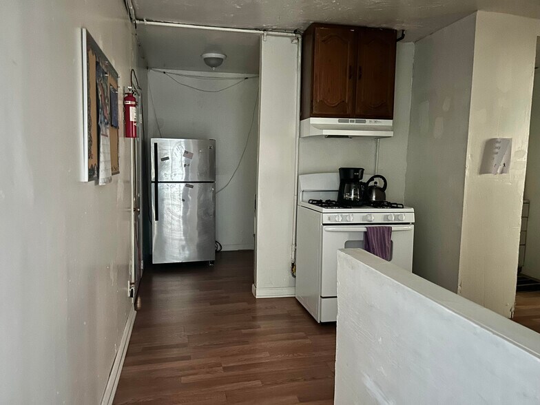 More Photos Of 10616 Avalon Blvd, Los Angeles Loft Creative Space For Sale