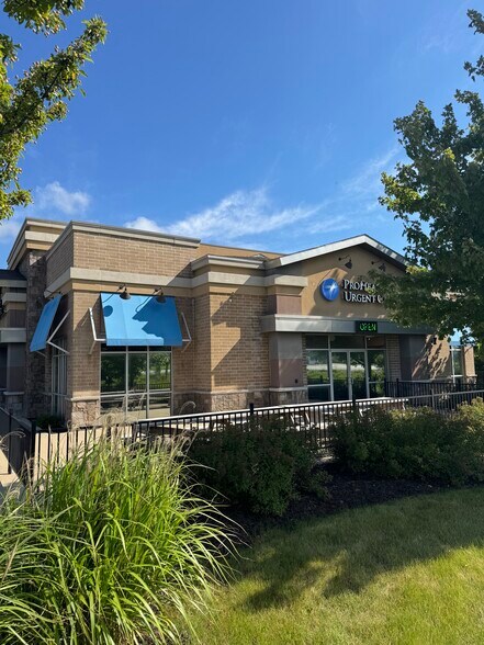 More Photos Of 1275B Capitol Dr, Pewaukee Unknown For Lease