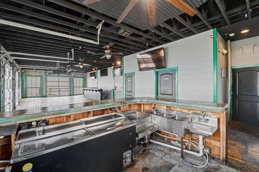 More Photos Of 113 S Beach Blvd, Bay Saint Louis Restaurant For Sale