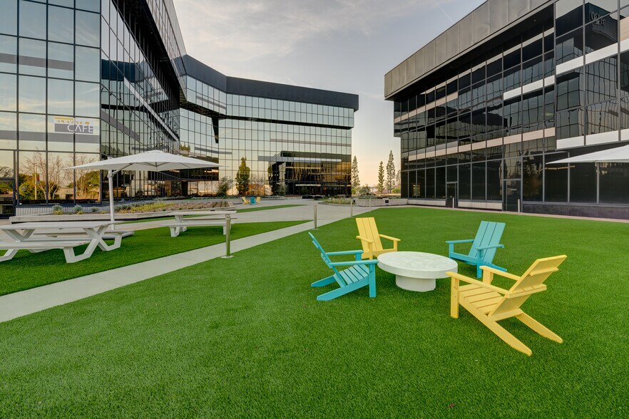 More Photos Of 3100 S Harbor Blvd, Santa Ana Office For Sale