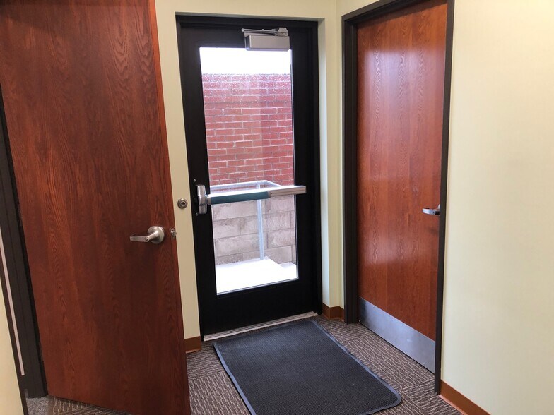 More Photos Of 702 Trafalgar Pointe Pl, Trafalgar Office For Lease