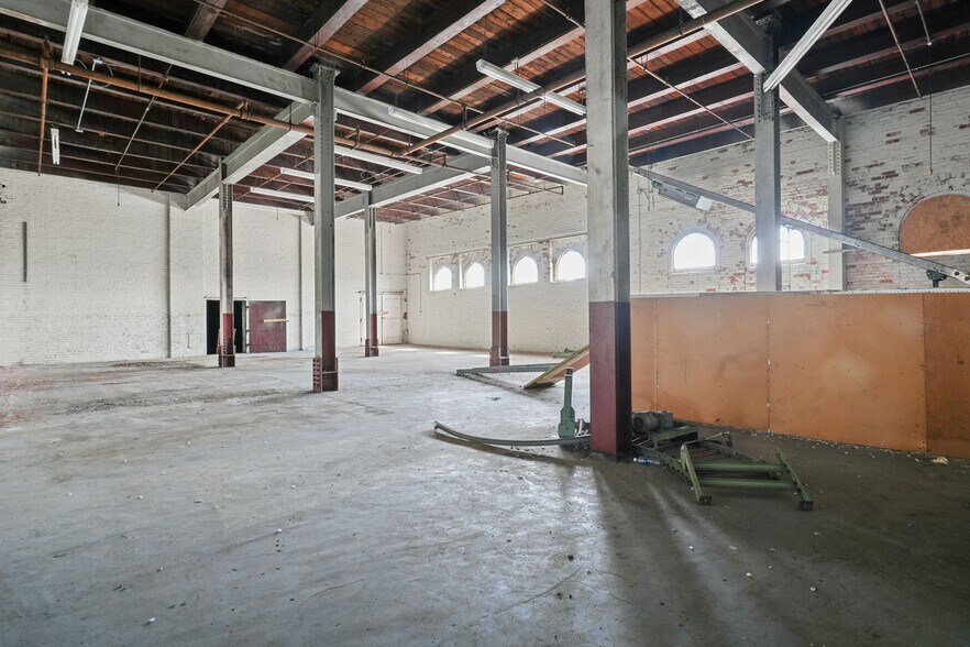 More Photos Of 431 Harris Ave, Providence Warehouse For Sale